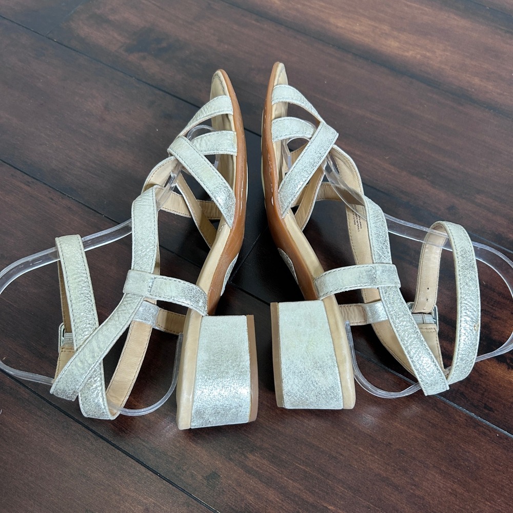 NWOB Born Strappy Block Heel Sandals Women 8 Gold Metallic Leather Wedding Guest - Picture 6 of 11
